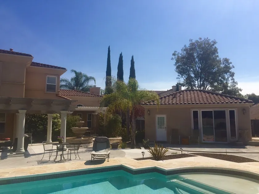 Gorgeous Casita(detached) in upscale neighborhood - Image 1