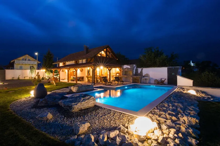 Hand made Villa with heated outdoor pool, spa - Image 1