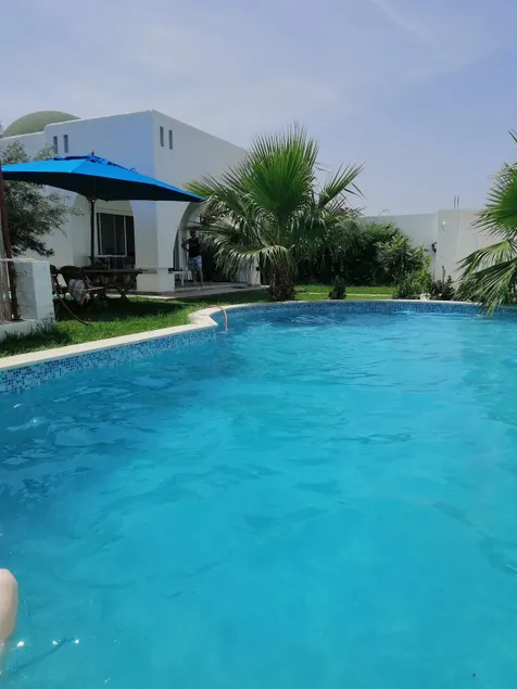 Private house with pool and garden, not overlooked - Image 1