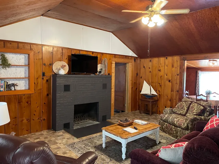 Lake Harvey Vacation Rentals - The Lake House - Image 1