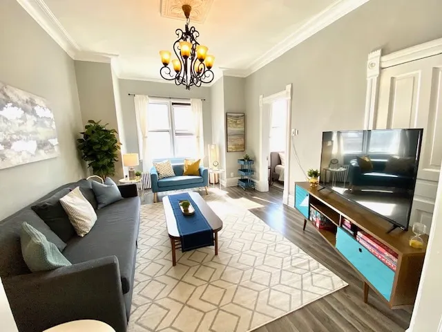 Spacious 3BR in Lakeview - Walk to Wrigley & Shops - Image 1