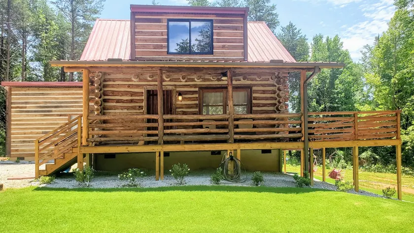 Three Bears Cabin - Unique Four Bedroom Luxury Cabin with Hot Tub! - Image 1