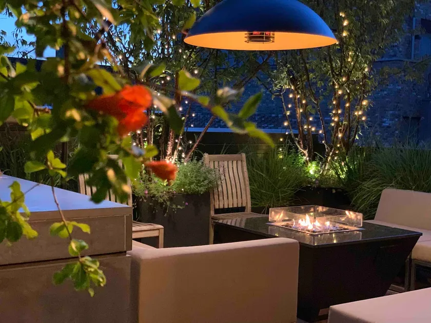 Luxe 3b/3b duplex w/ terrace, BBQ & parking. Near Kings Cross & central London. - Image 1