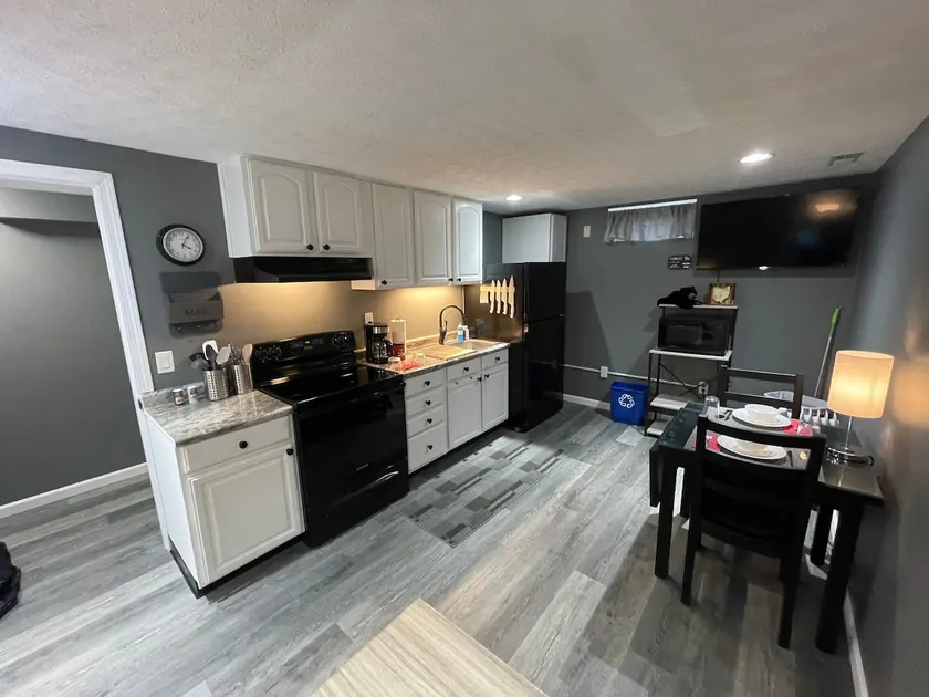 Pvt Basement Apt w/Kit all Incl. Near WPAFB & WSU! - Image 1
