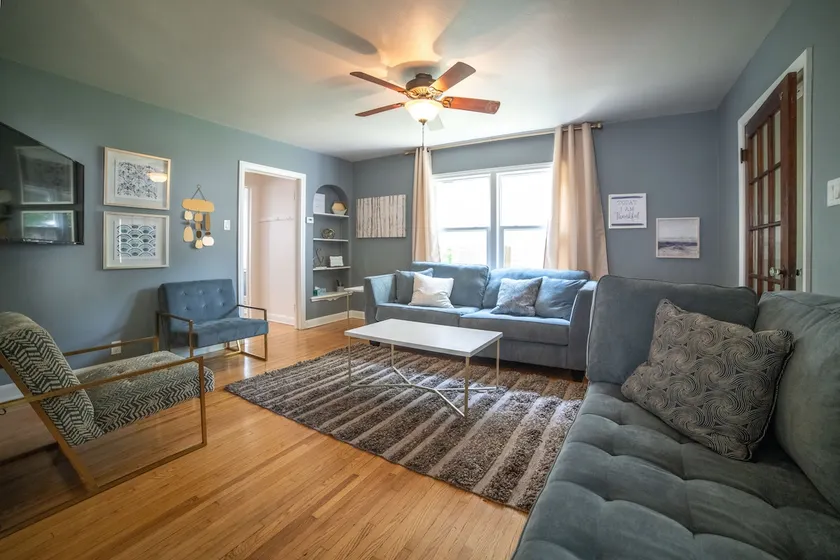 Spacious Downtown Home - Image 1