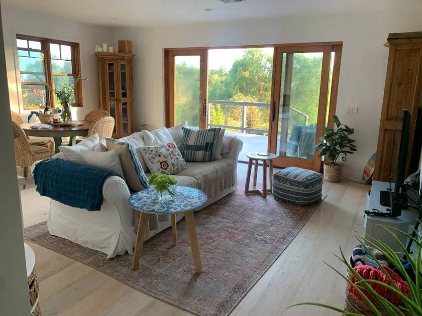 Gorgeous Malibu Apartment- Airbnb fees included! - Image 1