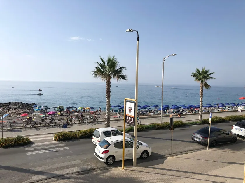 Carolina Apartments - House in the center with a sea view - Image 1