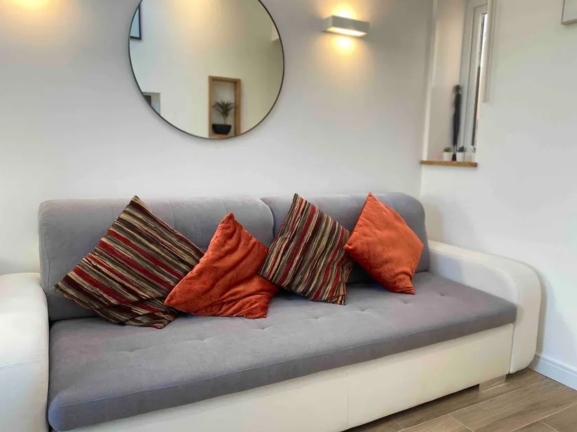 Lovely and Modern Studio Apartment. - Image 1