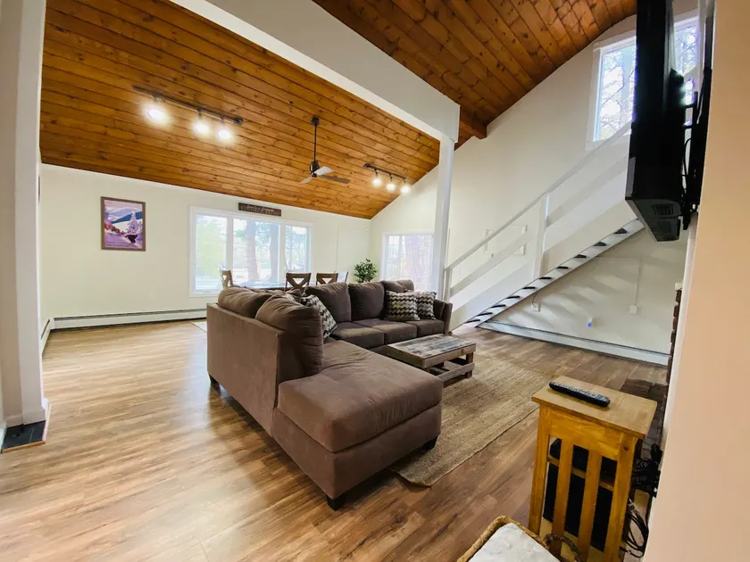 Moat Brewery Townhouse, North Conway - Image 1