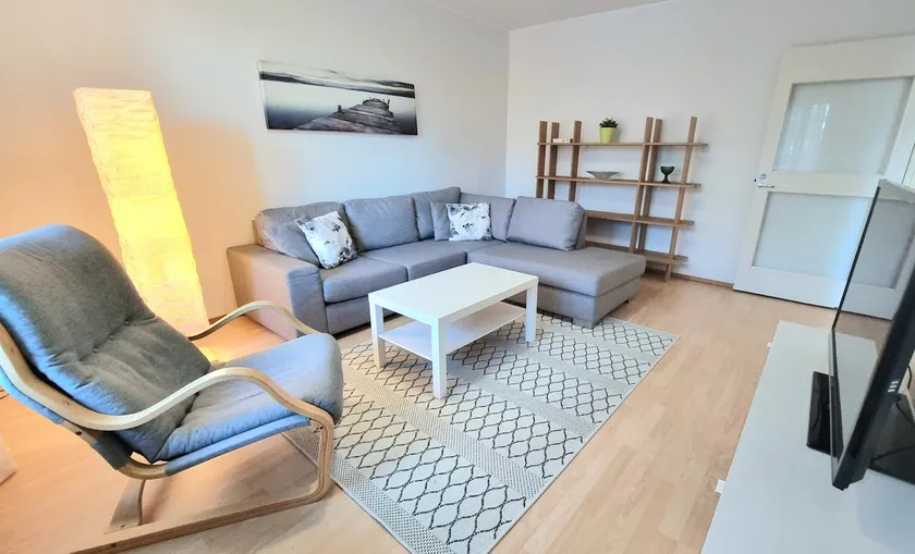 Spacious triangle with stunning lake view | 76m2 3 bedrooms + kitchen - Image 1