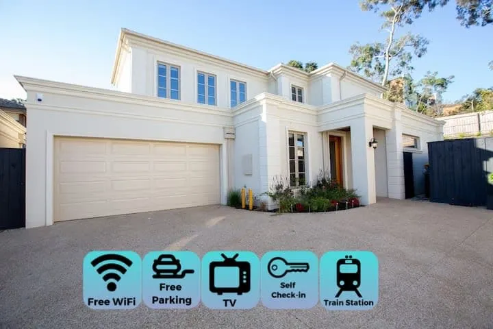 Classic and luxuries Taste Glen Centre 4beds Home - Image 1