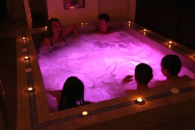Comfort, charm, relaxation with friends! Optional SPA! - Image 1