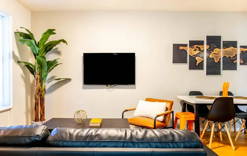⭐ Stylish Space ⭐ Close to both Universities - Image 1