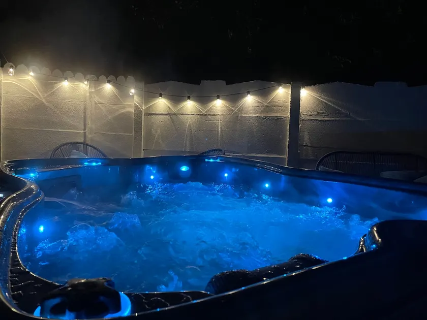 Vacation home with Jacuzzi + Parking in Hasselt - Image 1