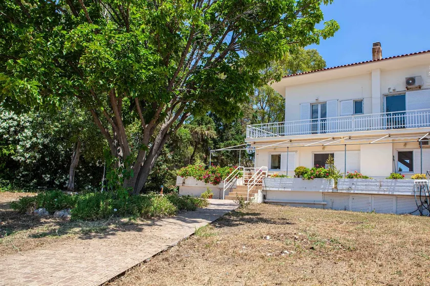 Beachfront 3 bedroom house for 7-Garden,Iria Beach - Image 1