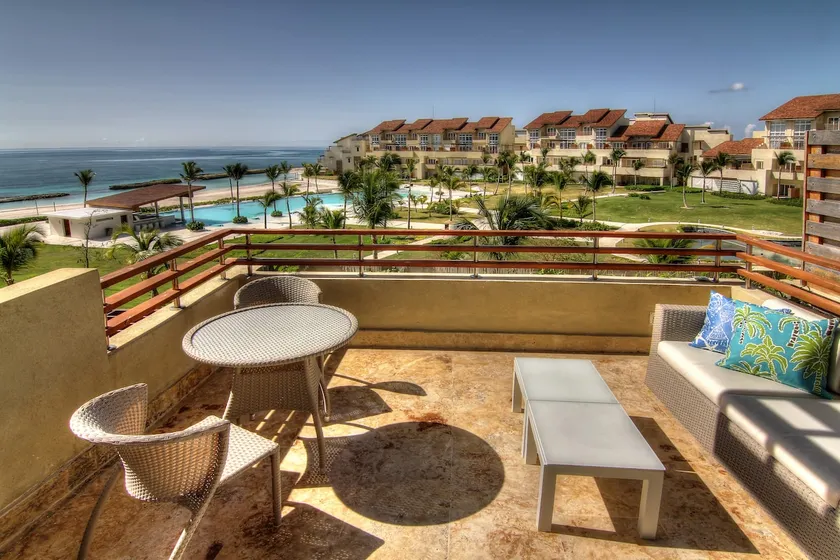 Beachfront Paradise Amore Luxury Nest 1 Bedroom Penthouse - Image 1