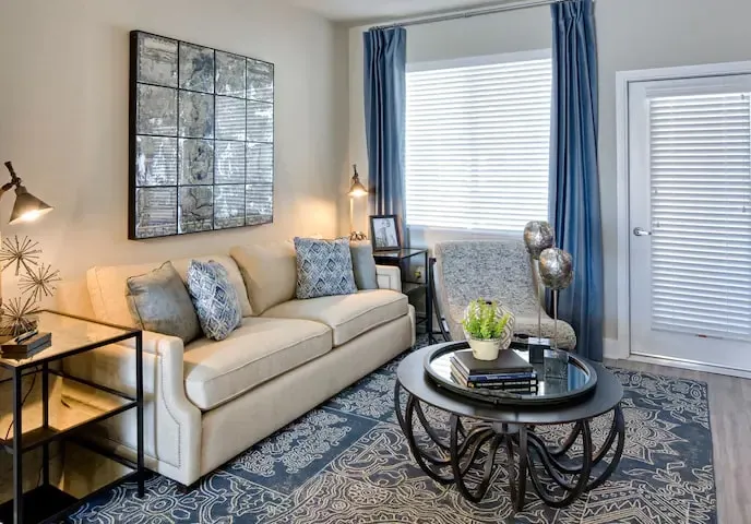 Luxurious Private 2-Bed Townhome - Image 1