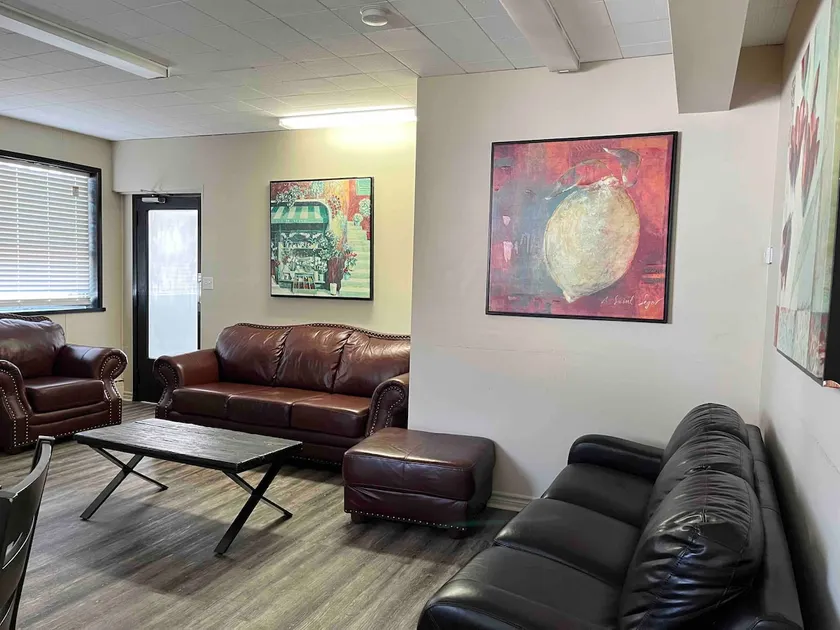 Trendy Flat 10 min Walk to Falls Fre Parking #5 - Image 1