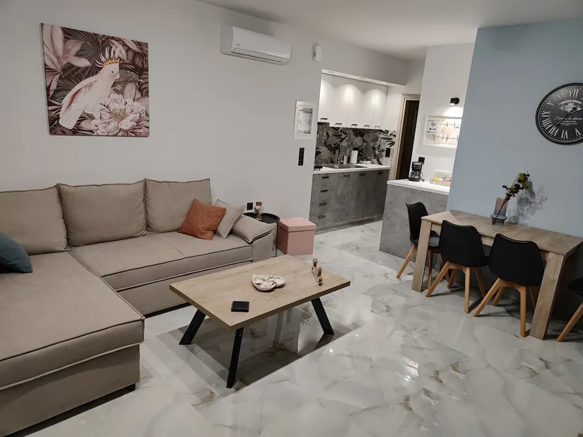 Twins Luxury Apartment 2 - Image 1
