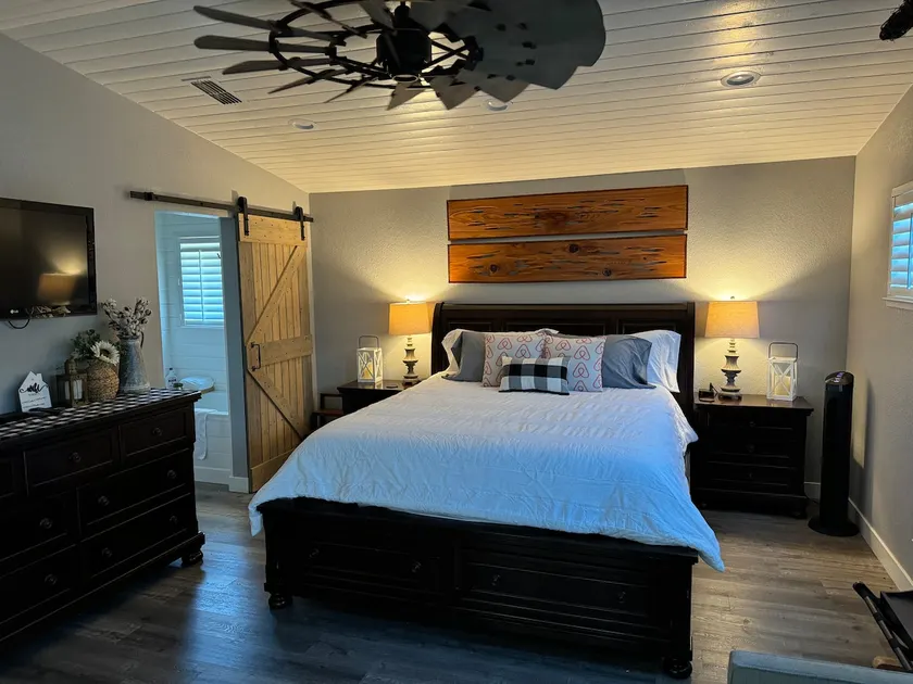 Rustic yet Modern guest house - Image 1