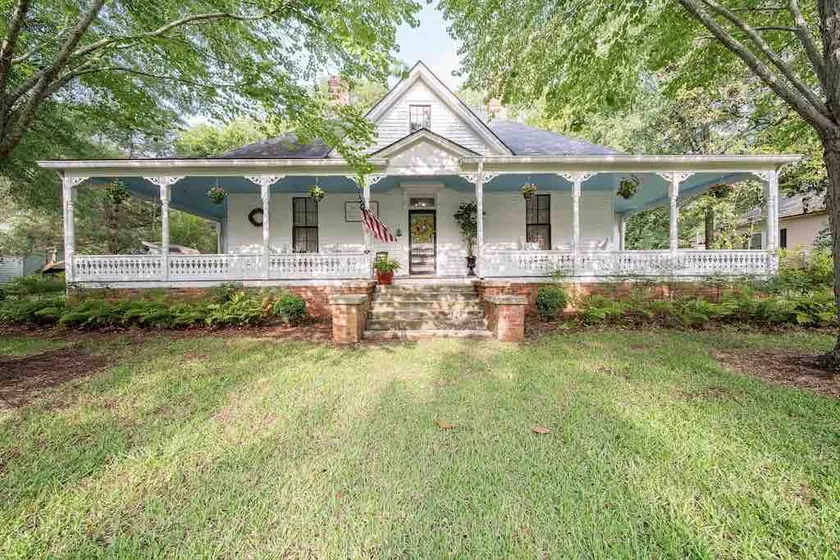 5 Miles to Callaway Gardens and walking distance to shops and restaurants. - Image 1