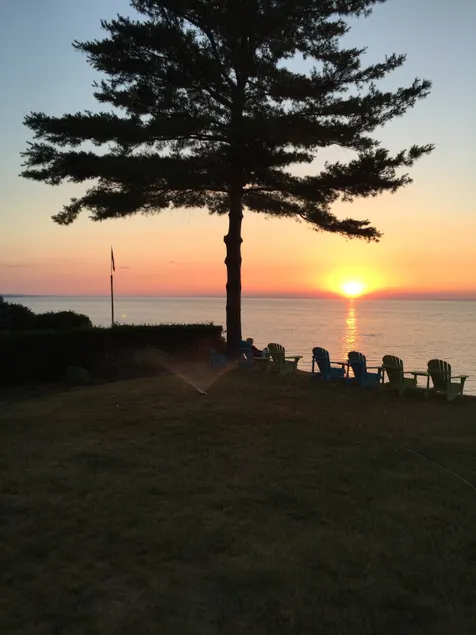 Lux Lake Ont Beachfront - Fire Pit & Sunset Views - Image 1