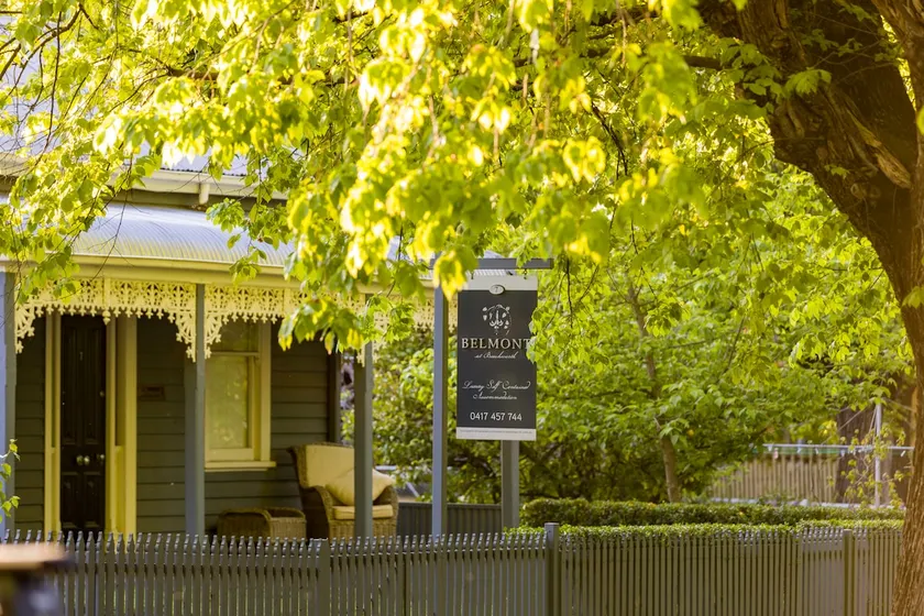 Belmont Luxury Cottage 2 Bed, 2 Bath, 2 Couples - Image 1