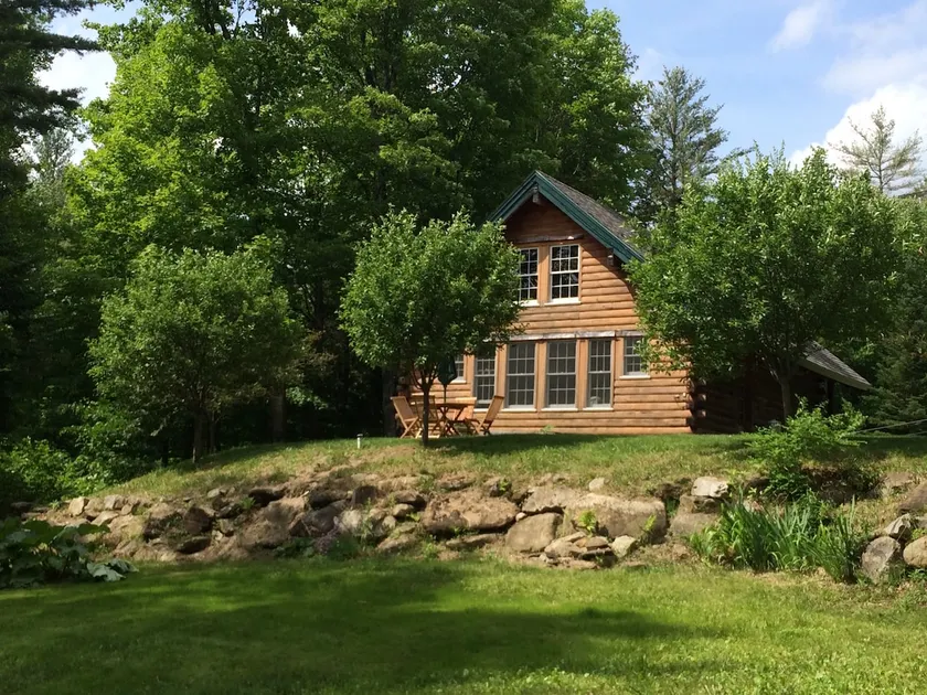 Peaceful Log Cabin in the Woods - Image 1