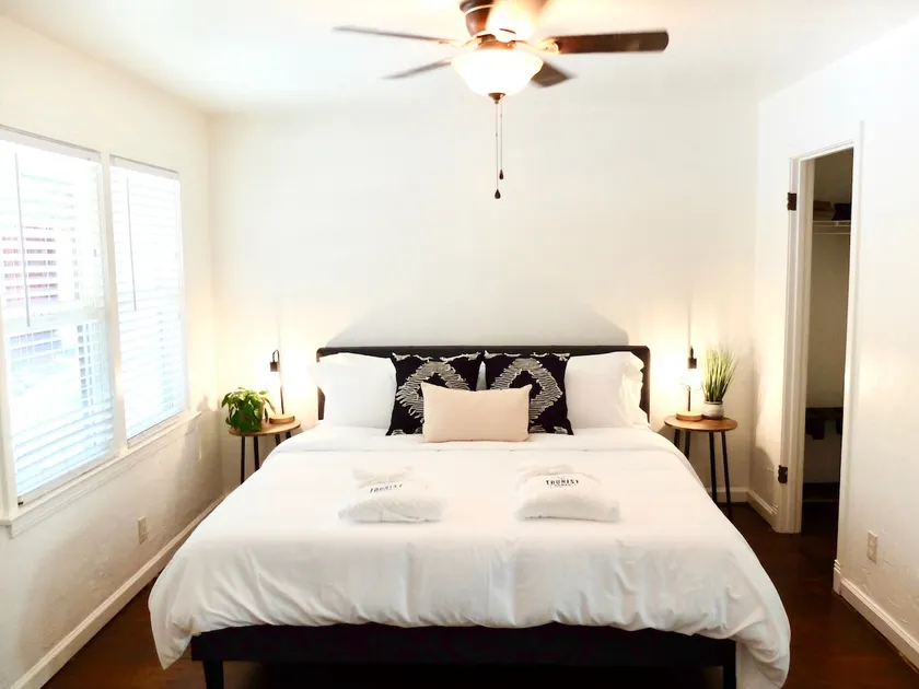 #6 Cozy 1938 Boho Bungalow ON historic MainStreet! - Image 1