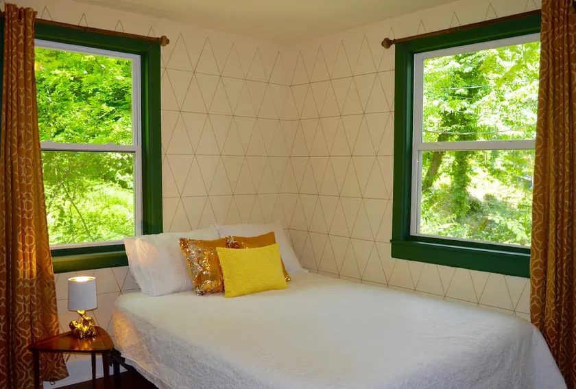 Charming, Peaceful Apartment Close to Downtown - Image 1
