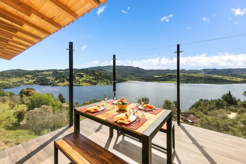 An extraordinary house in the middle of the Sisga reservoir - Image 1