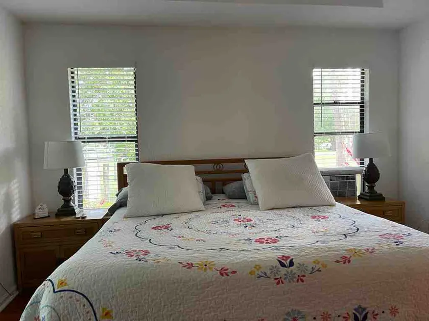 Apartment with pool in Jupiter - Image 1