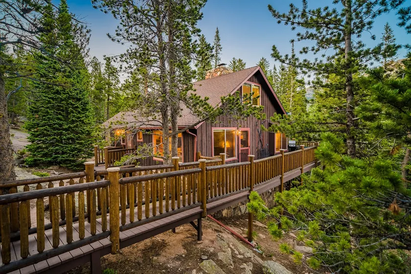 True Secluded Cabin In The Woods. Creek & Wildlife - Image 1