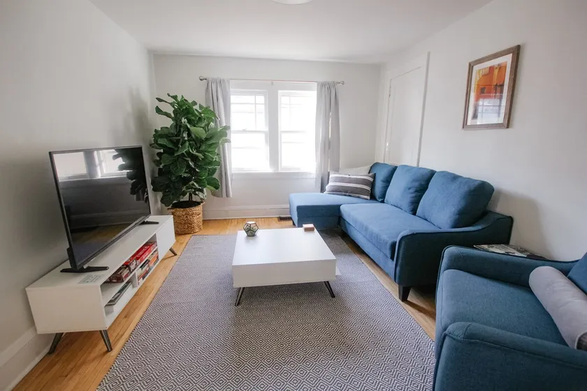 Entire Upstairs Guest Suite - Close to Everything! - Image 1