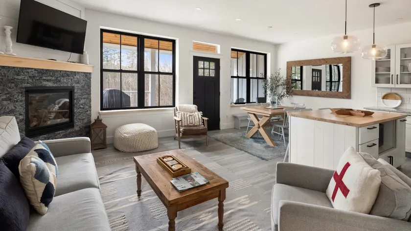 Pristine Brand New townhome Amazing Stowe Location - Image 1
