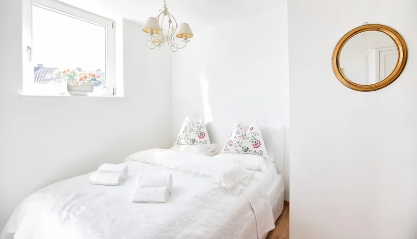 Sunny apartment near the city center - Image 1