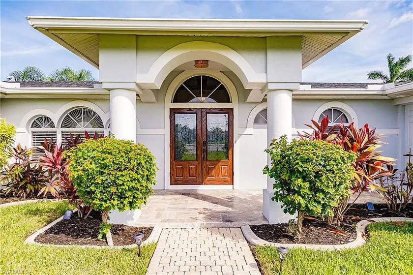 Fabuleux 4 BR Waterfront Villa pour vos vacances de rêve parfait! - Image 1