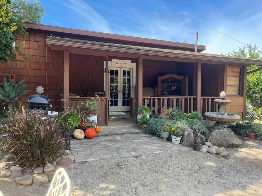 Cedar Cottage Retreat with Mountain View’s - Image 1