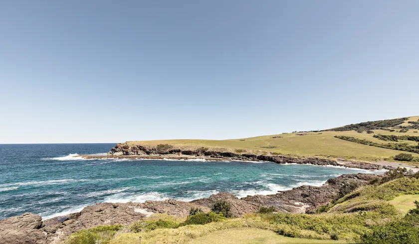 Bask at Loves Bay, Kiama -stylish oceanfront - Image 1