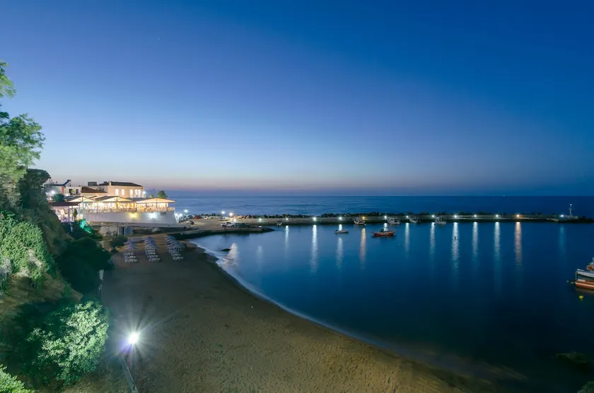 Leny's Seaside House - Image 1