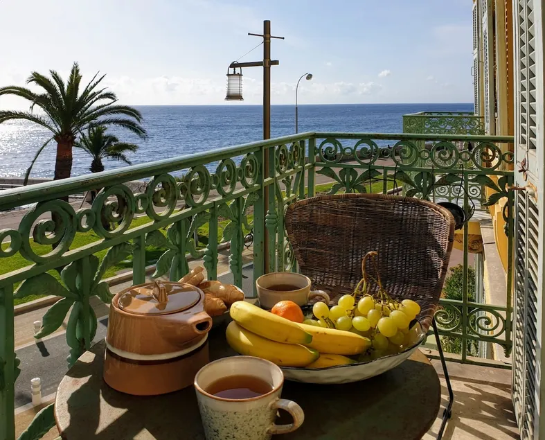 Bel appartement avec terrasse et vue mer. - Image 1