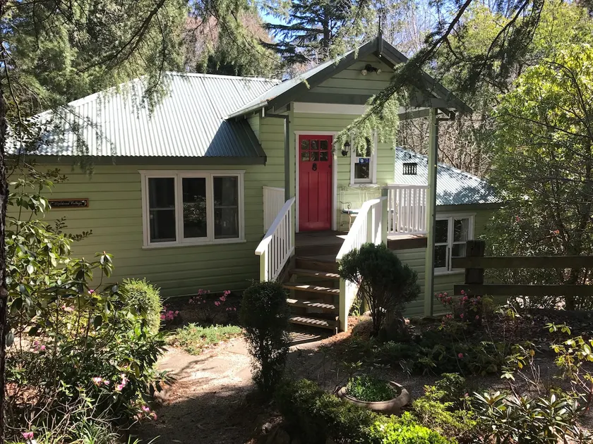 Highland Cottage: Leura, Blue Mountains - Image 1