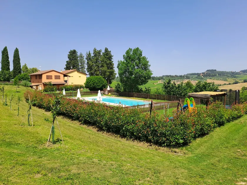 Apartment in a farmhouse with a pool - Image 1