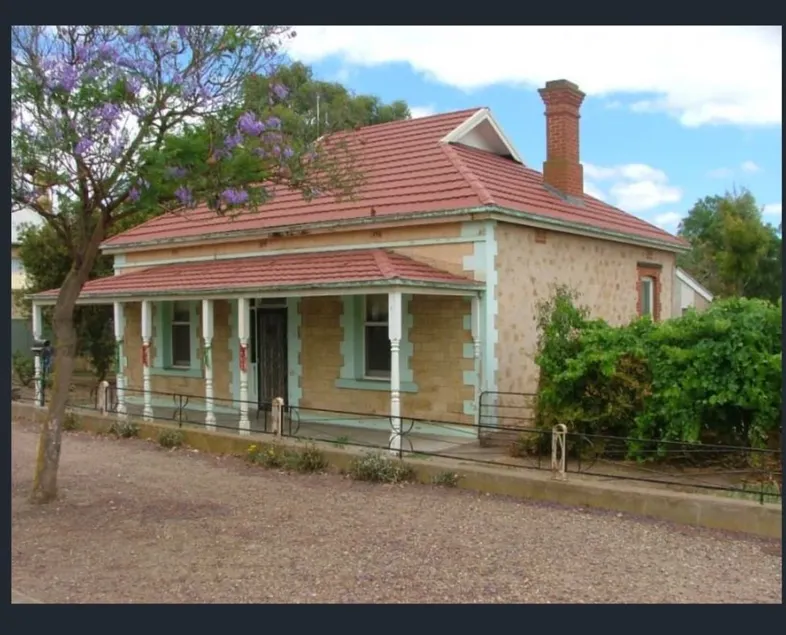 Mae’s Cottage - Image 1