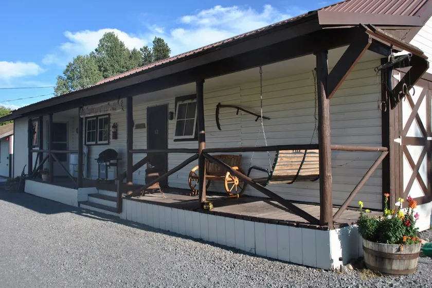 HISTORIC WAGON HOUSE NEAR CRATER LAKE NAT'L PARK - Image 1