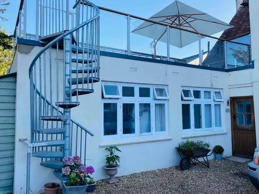 Beautiful Self Contained Annexe - Image 1
