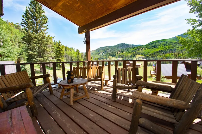 Cabine spacieuse à flanc de montagne parfaite pour une famille élargie ou un grand groupe! - Image 1