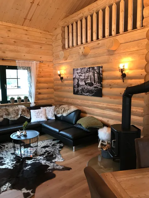Cozy hunter's lodge with fireplace & hot tub optional - Image 1