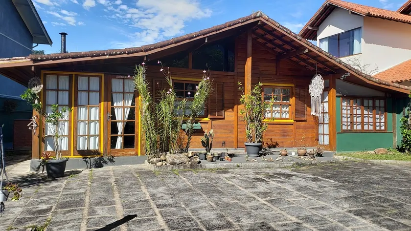 Cozy little house next to CBF - Image 1