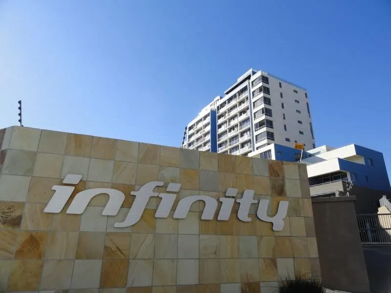 Infinity Self Catering Beachfront Apartment 302 - Image 1